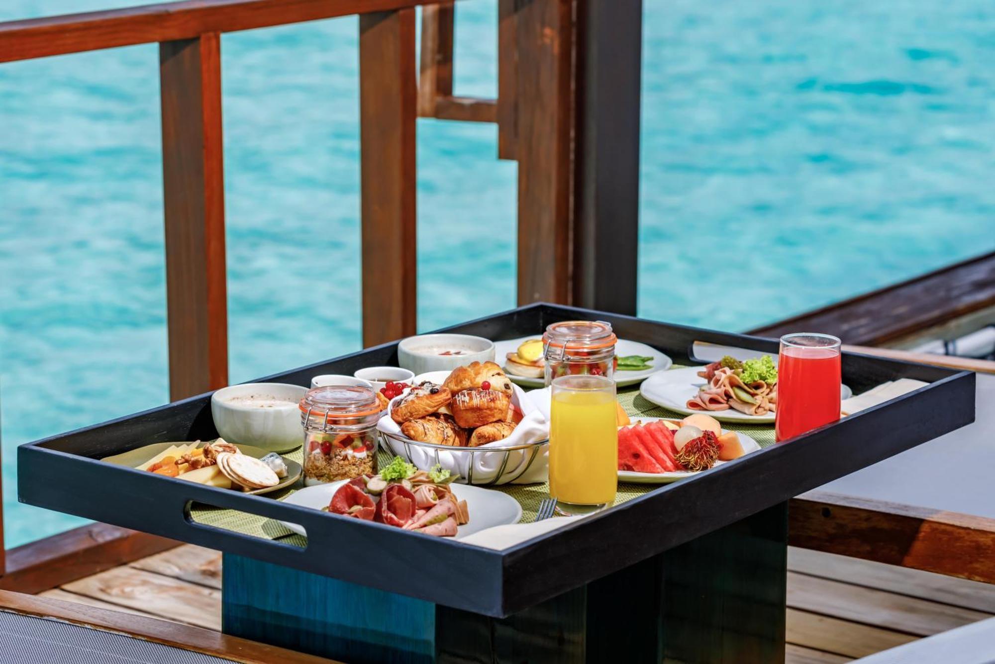 Ozen Life Maadhoo Hotel Maadhoo  ภายนอก รูปภาพ