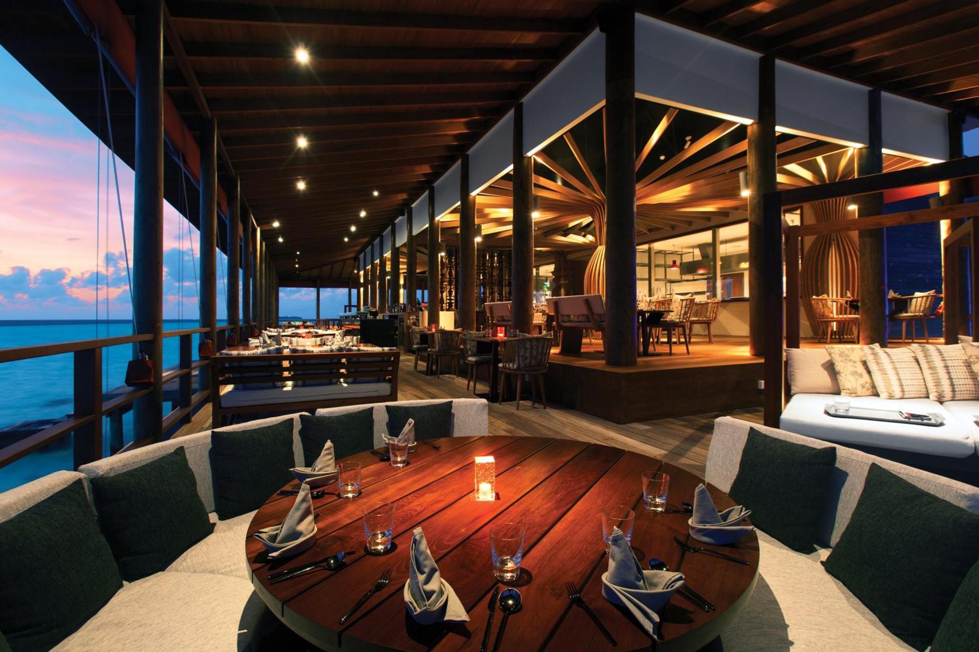 Ozen Life Maadhoo Hotel Maadhoo  ภายนอก รูปภาพ