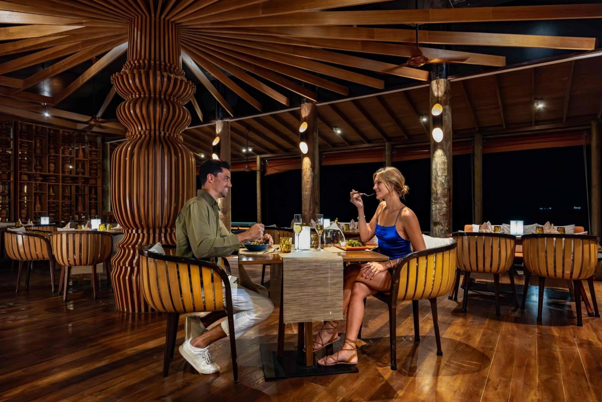 Ozen Life Maadhoo Hotel Maadhoo  ภายนอก รูปภาพ