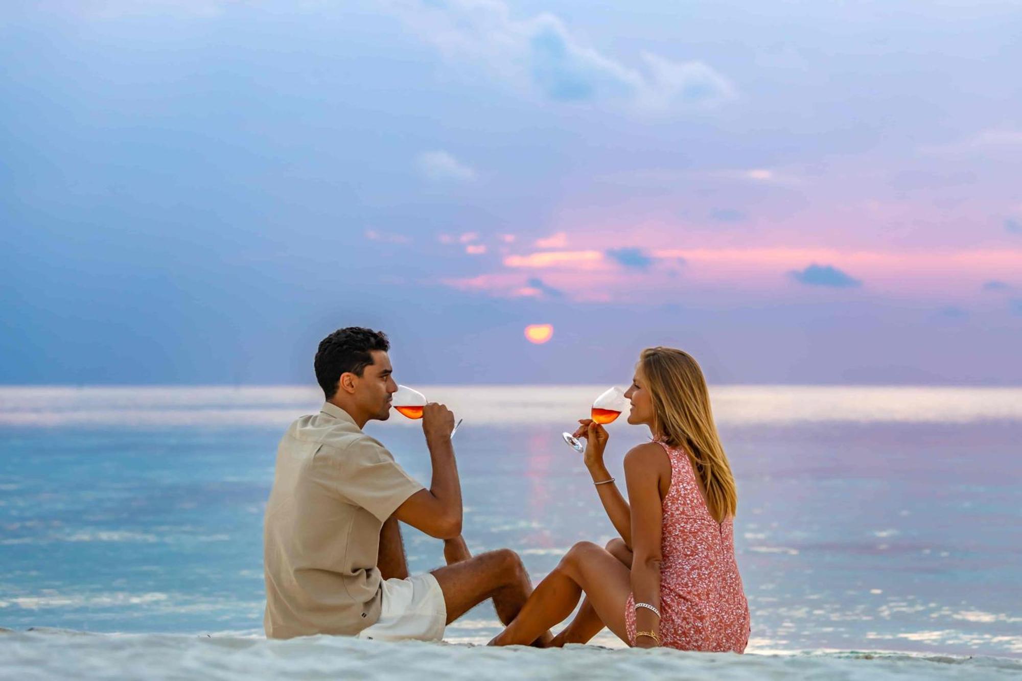 Ozen Life Maadhoo Hotel Maadhoo  ภายนอก รูปภาพ