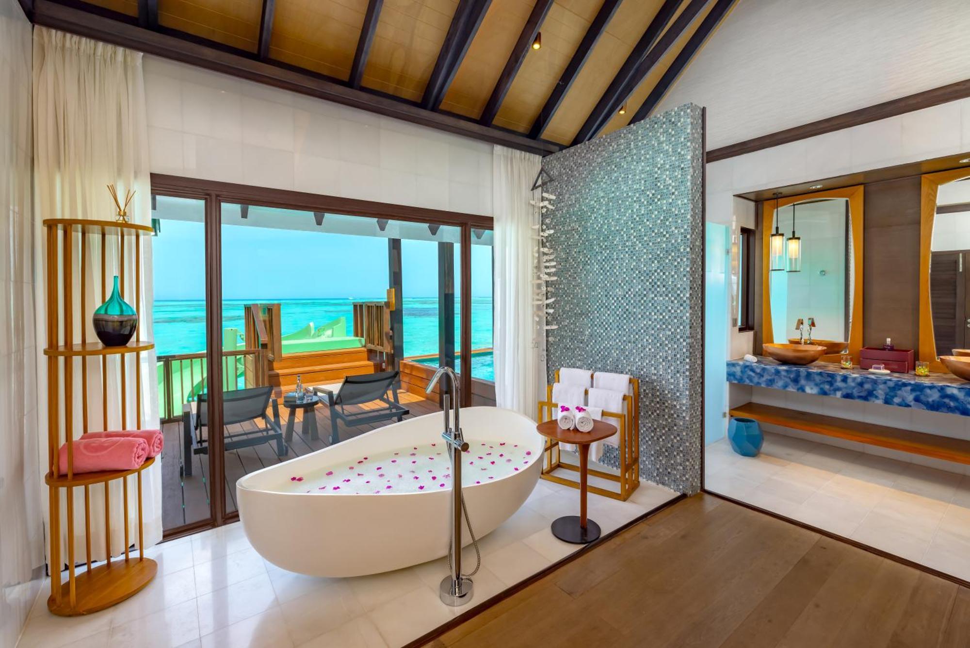 Ozen Life Maadhoo Hotel Maadhoo  ภายนอก รูปภาพ
